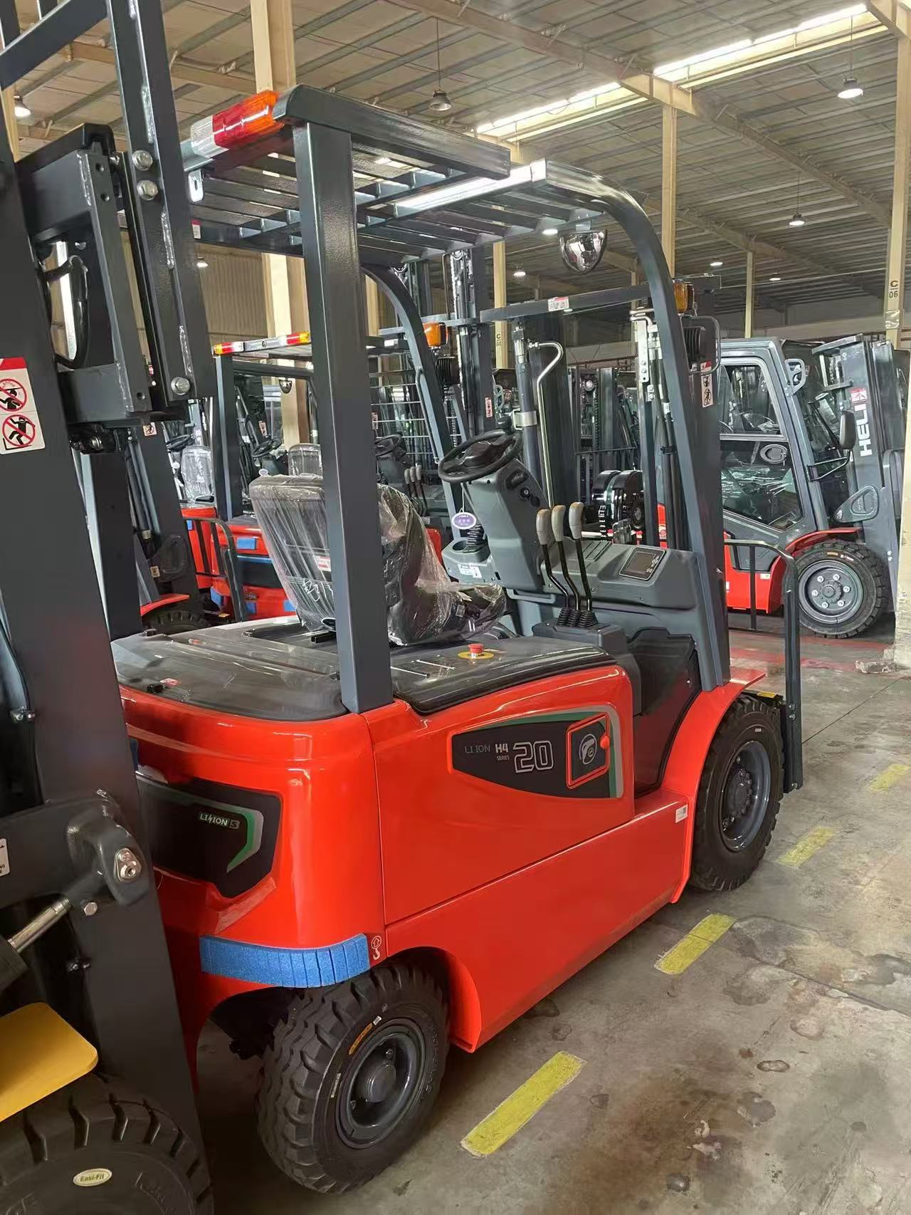 Heli 1 Tonne Forklifts for Industrial and Warehouse Use - Image 4